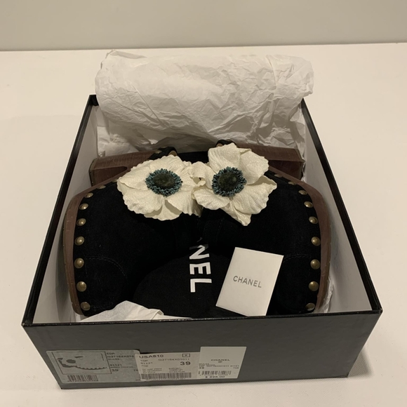 Authentic vintage Chanel Mule Clogs- like new condition - Picture 6 of 11